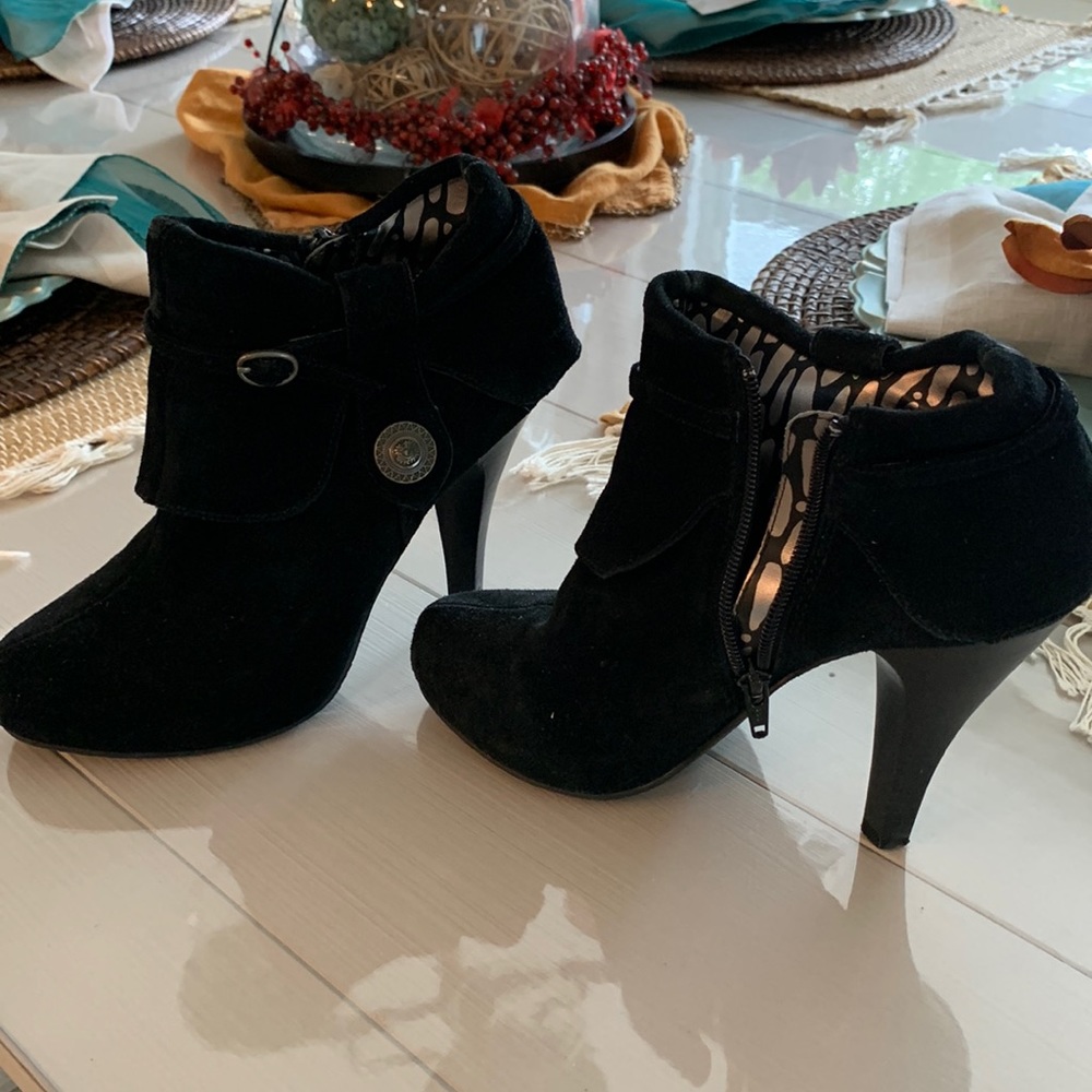 Unlisted by Kenneth Cole Elegant Black Ankle Boots